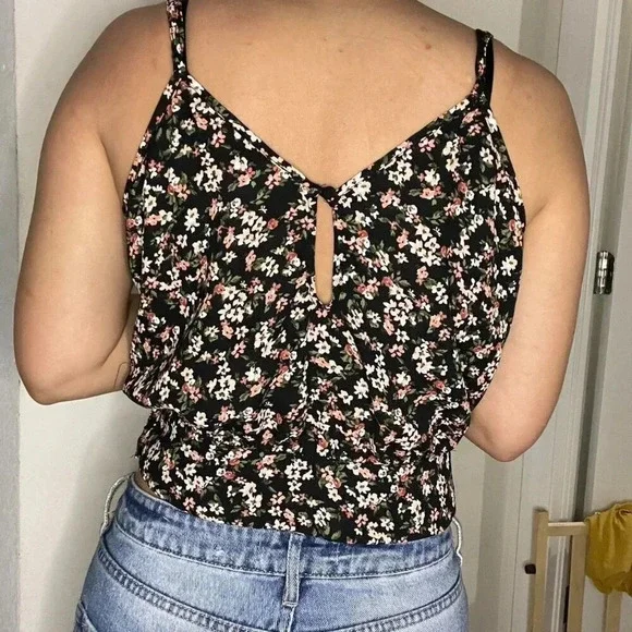 Forever 21 Black Floral Ruffle Sleeveless Top Women's Size Small - Picture 4 of 5